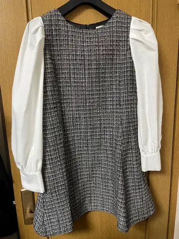 An MILLE 트위드 무릎 기장 원피스 긴팔 블랙 화이트