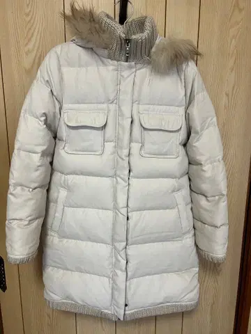 화이트 후드 부착 다운 자켓 vicky