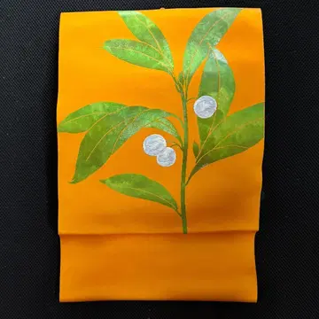 손그림 오렌지 컬러 오비 잎과 열매 디자인