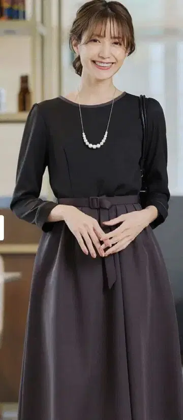 블랙 그레이 긴팔 무릎 기장 원피스