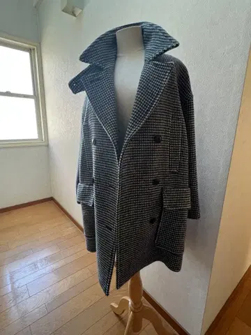 체크 무늬 더블 브레스트 코트 M 사이즈