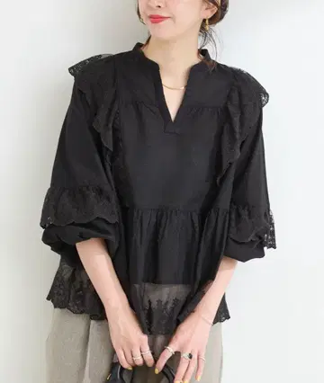 이번 시즌 인기 2025AW B.C STOCK 레이스 프릴 블라우스