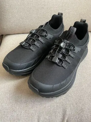 CEDAR CREST 블랙 스니커즈 슬립인 타입