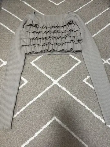 U by SPICK&SPAN 프릴 크롭 니트 숏 기장 그레이지