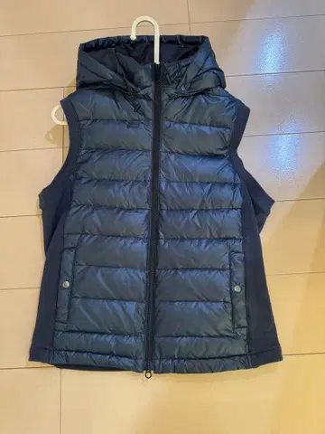 후드 부착 다운 베스트 네이비