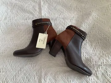 브라운 가죽 앵클부츠