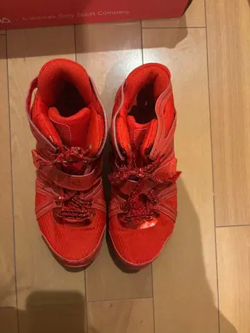 ryka 빨간색 스니커즈 메쉬