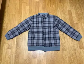 그레이 계열 체크 무늬 다운 자켓