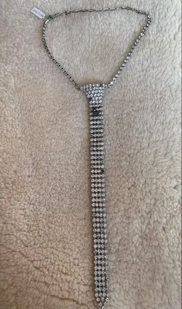 크리스탈 장식 실버 롱 목걸이