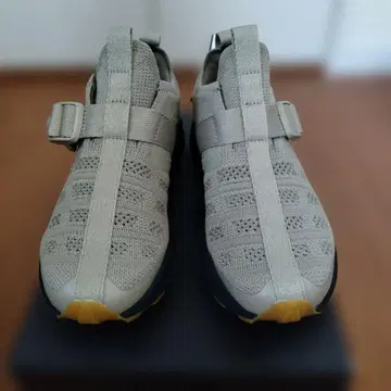 새상품 와일드 띵스 스니커즈 비브람 밑창 스트랩 포함 24.5cm