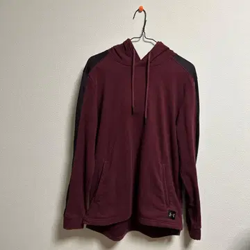 언더아머 / 후드티