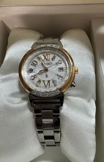 SEIKO 다이아몬드 장식 아날로그 시계