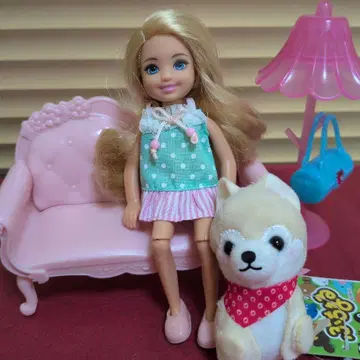 바비의 여동생 첼시와 함께하는 푸치마루 핑크 소파 스탠드 포함 리카짱