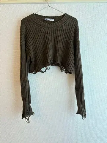 올리브색 리브 크롭 니트