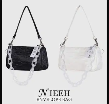 NIEEH jenny 착용 ENVELOPE BAG BLACK