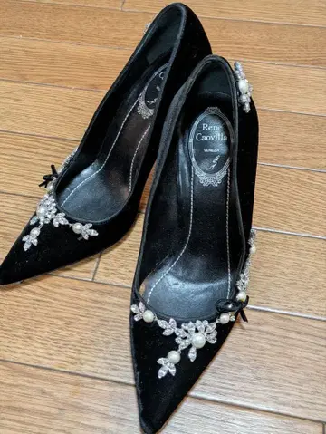레네 카오빌라 블랙 벨벳 하이힐 37