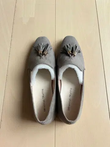 Oriental Traffic 그레이 플랫슈즈 태슬 포함