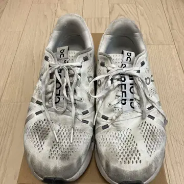 On 클라우드 서퍼 화이트 27cm