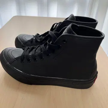 Vans 블랙 하이컷 스니커즈