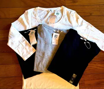 유니클로 프리미엄 코튼 크루넥 T 4장 세트