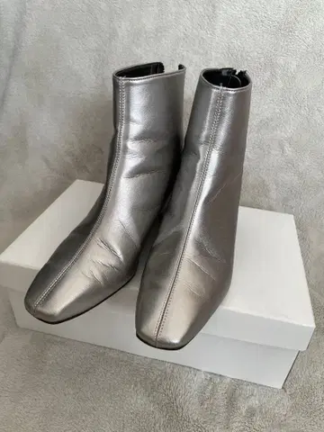 UNITED TOKYO 실버 부츠