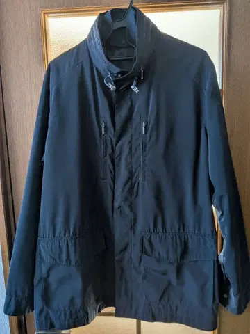 후드 부착 블랙 점퍼