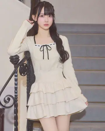 미셸 마카롱 프릴 슬림 레그 스커트