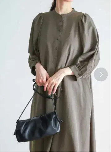 [ 어반 리서치 도어스 ] 차콜 그레이 볼륨 슬리브 플레어 원피스 M