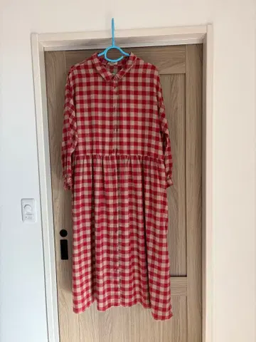 빨간색과 화이트 체크 셔츠 원피스