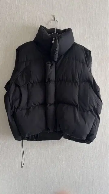 다운 베스트 하이넥 블랙