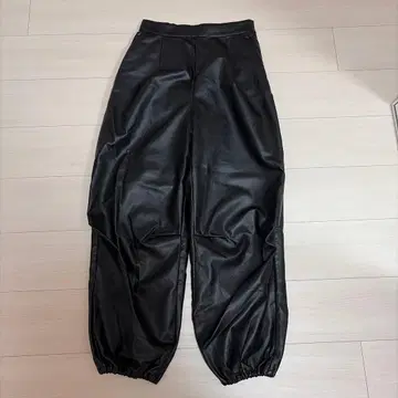 GALLARDA GARNTE 인조 가죽 팬츠 사이즈 1 블랙