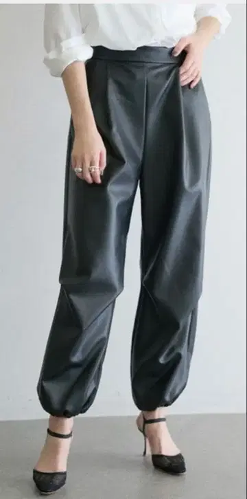 GALLARDA GARNTE 인조 가죽 팬츠 사이즈 1 블랙