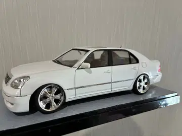 렉서스 1/24 스케일 화이트 모델