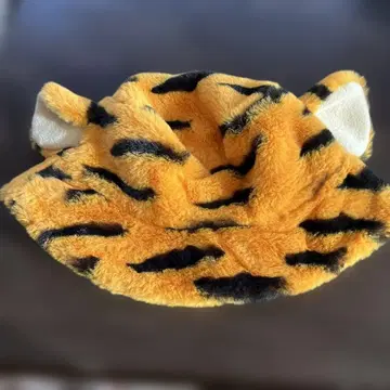호랑이 무늬 퍼 모자