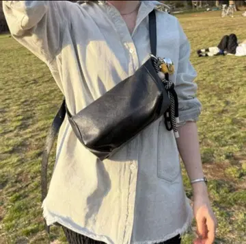 이아파피요네 박스 숄더백