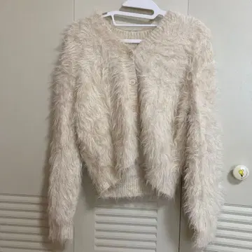 아이보리 퍼 소재 긴팔 가디건/STRAWBERRY-FIELDS