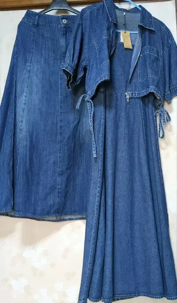 데님 스커트와 상의 셋업