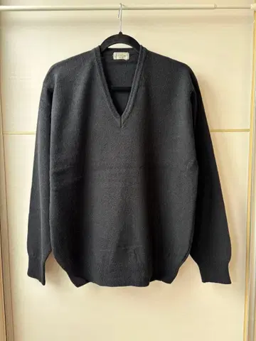 06_ficce V넥 울 스웨터 블랙