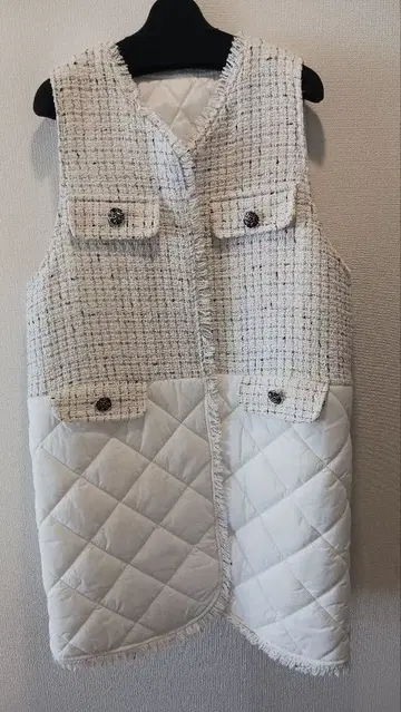 화이트 트위드 퀼팅 베스트