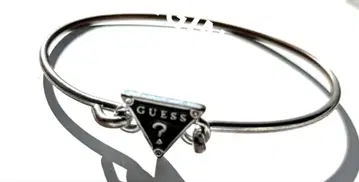 GUESS 실버 트라이앵글 팔찌