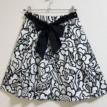 투 비 시크 스커트 꽃무늬 흑백 리본 무릎 기장 귀여운