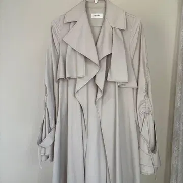 SNIDEL 글로스 트렌치코트 라이트 베이지