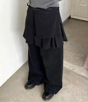 Skirt layered frill wide pants .