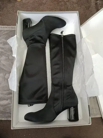 컨디션 최상 이탈리아제 24cm 고급스러움 블랙 벨벳 지퍼 달린 롱 부츠