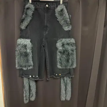 그랑시 퍼 포켓 디자인 하프 데님 카고 팬츠 블랙