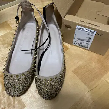 스터드 장식 골드 발레 슈즈 37