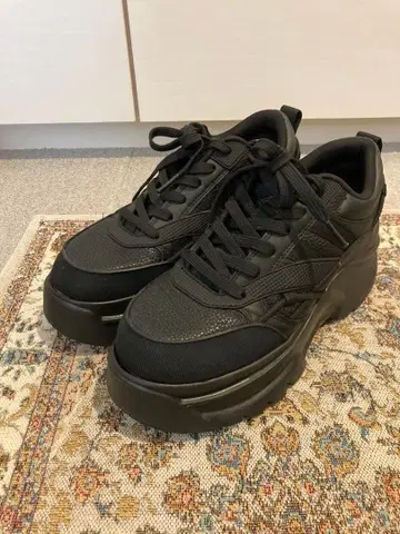 ZARA 블랙 플랫폼 스니커즈 39