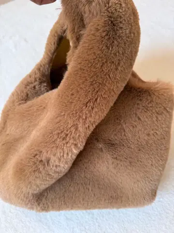 KAKATOO 베이지 퍼 토트백