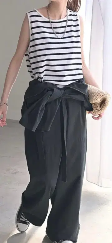 HUG.U 블랙 점프수트