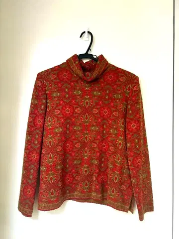 빨강 초록 패턴 긴팔 니트 스웨터